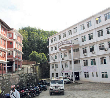 उपचाररत बिरामीले अस्पतालको छतबाट हाम फाले, घटनास्थलमै मृत्यु